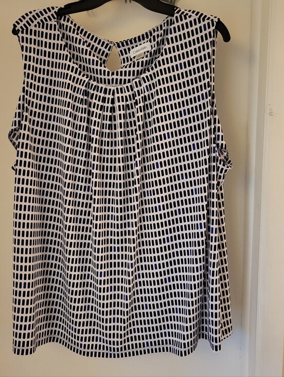 Calvin Klein Tops - Calvin Klein Black & White Geometric Sleeveless Top